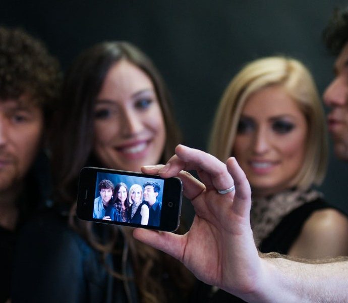 cropped selfie baraonna
