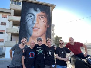 Rino Gaetano Band a Crotone con il murales di Jorit