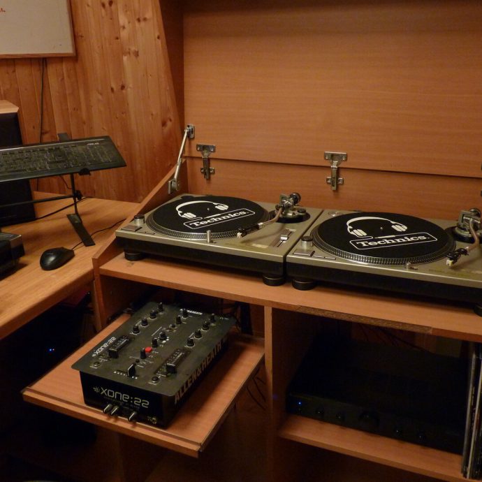 20251124-193731_Radio