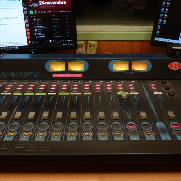 20251124-195243_Radio