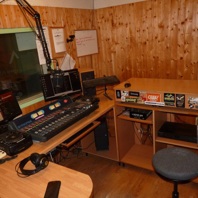 20251124-195434_Radio