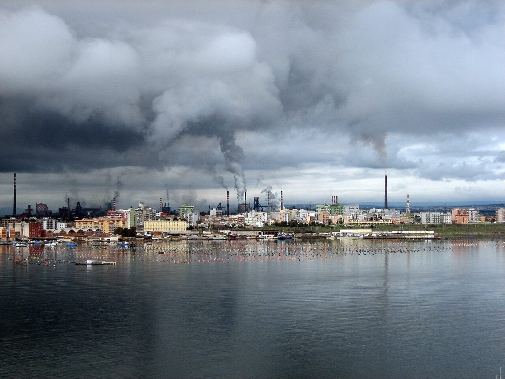 1280px-ILVA_-_Unità_produttiva_di_Taranto_-_Italy_-_25_Dec._2007
