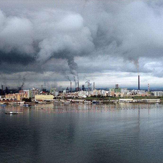 960px-ILVA_-_Unità_produttiva_di_Taranto_-_Italy_-_25_Dec._2007