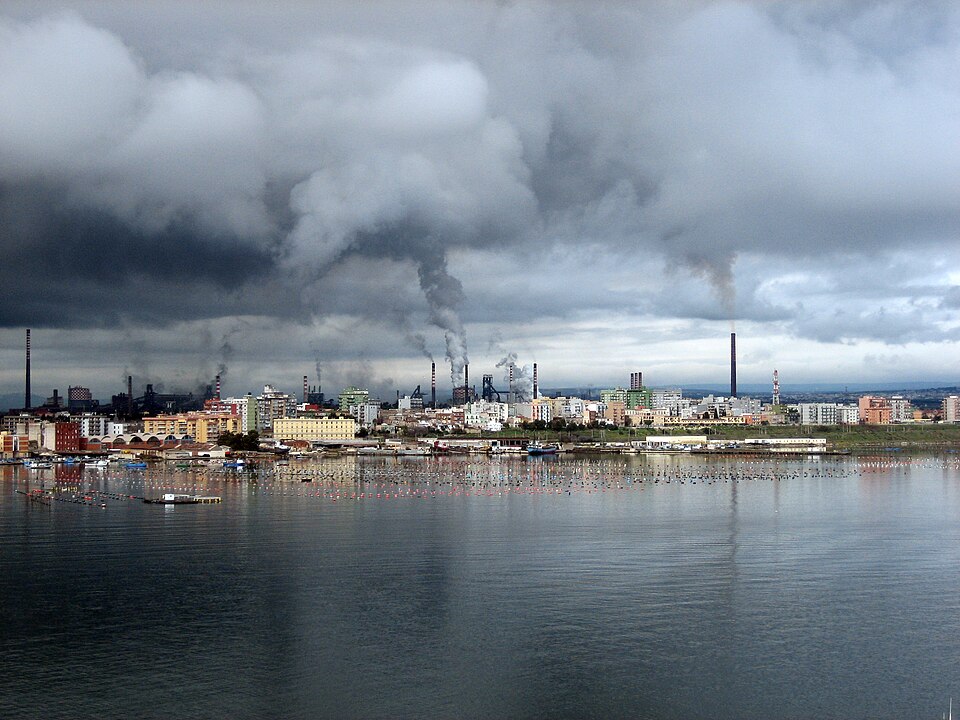960px-ILVA_-_Unità_produttiva_di_Taranto_-_Italy_-_25_Dec._2007