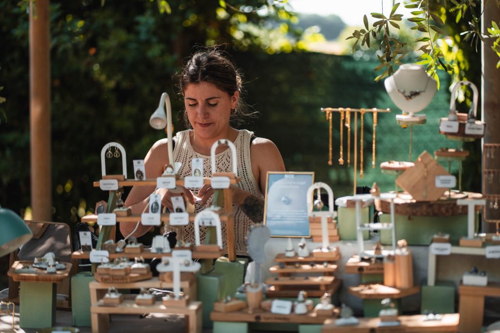 Bonfire Market 16