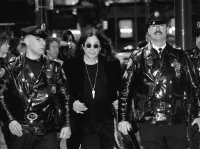 Ci lascia a 76 anni Ozzy Osbourne: con lui muore una parte di noi (e del metal)