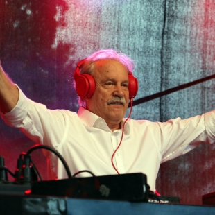 Moroder compie 85 anni: “Ascolto molti artisti giovani, soprattutto la trap”