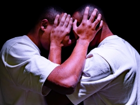 DUE GEMELLI, IL CARCERE, IL RAP E LUCARIELLO: ESCE “PETITE”, IL PRIMO SINGOLO DEI 2SHOT!