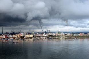 Ex Ilva, la nuova sentenza mette in crisi un Governo senza idee. E Taranto resta stretta tra lavoro e salute