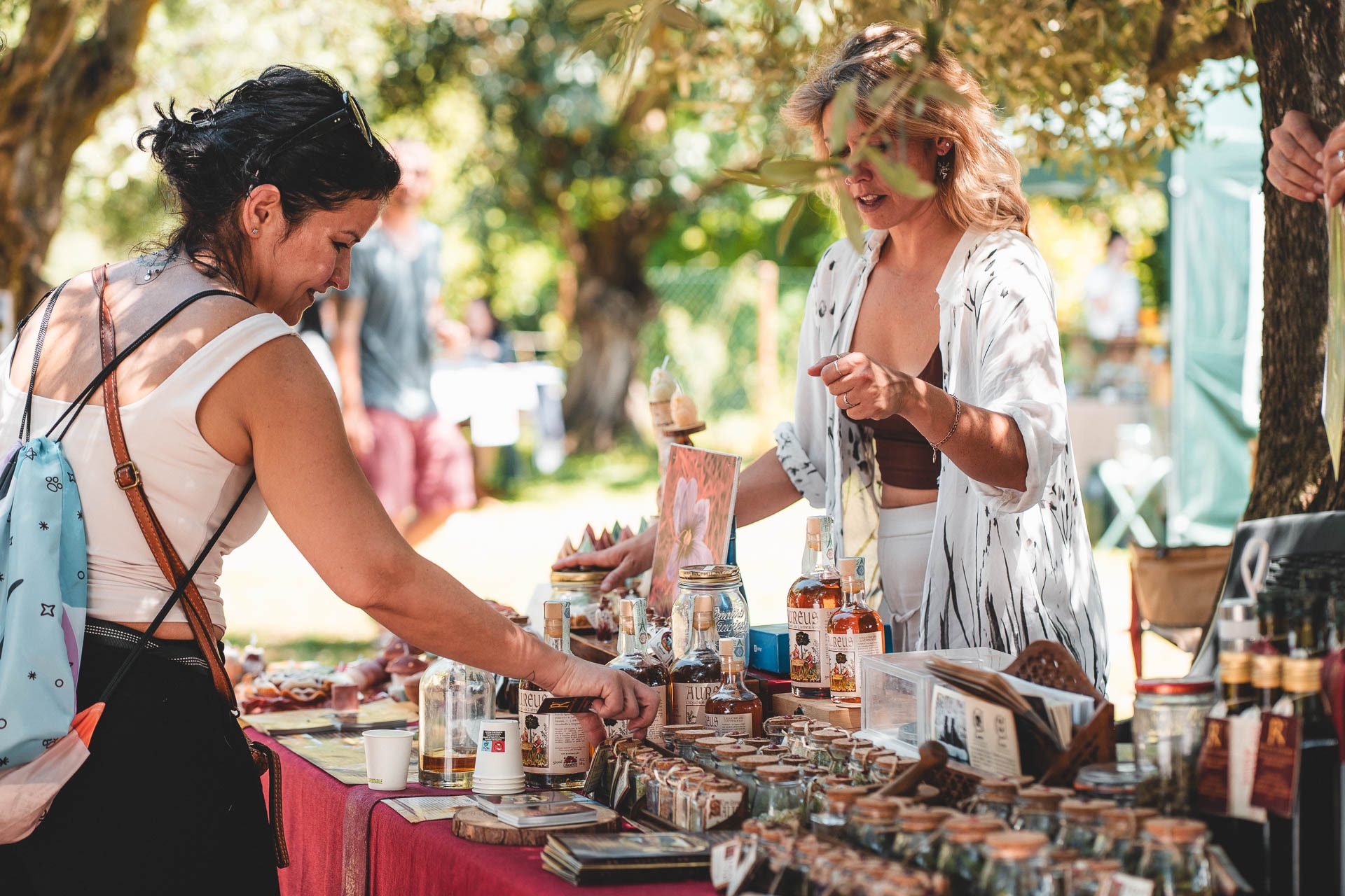Yoga, artigianato e workshop: Bonfire Market torna sotto gli ulivi della Caffarella