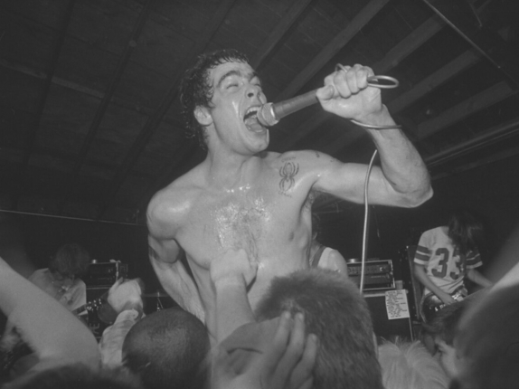 Il memorabile concerto dei Black Flag al Cavern di Birmingham