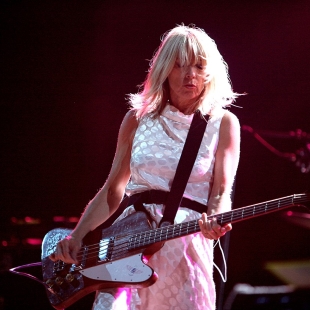 Auguri a Kim Gordon per i suoi 72 anni!