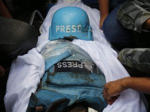 Basta sangue sui nostri giubbotti! Alziamo la voce per Gaza