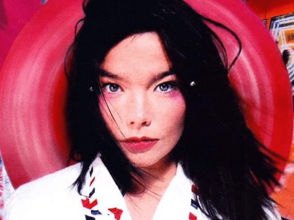 Trent’anni anni fa usciva “Post”, album di Björk che ha esplorato in modo significativo temi legati al futuro e alla tecnologia
