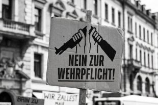 Internazionalismo studentesco. Dalla Germania all’Italia, i giovani si mobilitano contro leva e guerra