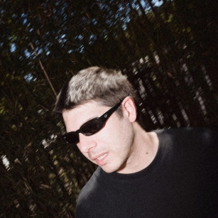 ARTISTA A LA VISTA INTERVISTA SEALOW | VIAGGI SONORI TRA DUB, ELETTRONICA E RESISTENZA