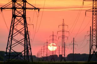 Miliardi di rincari e problemi per anni. La tempesta energetica si abbatte sulla UE con l’aggressione all’Iran