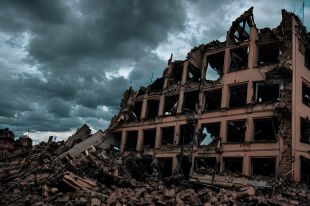 L’offensiva dei 40 giorni e l’ombra dell’inverno: la scommessa di Kiev non ha piegato Mosca