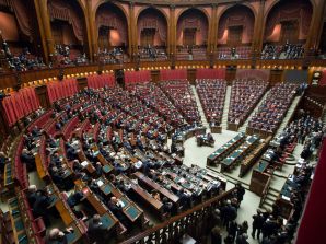 Comunicazioni del governo al Senato: finanziaria in attesa mentre le piazze si infiammano