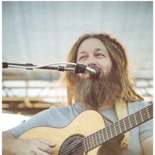 DALLE HAWAII ALLA CATALOGNA: IL PRIMO LIVE DI MIKE LOVE A BARCELLONA È PURA VIBRAZIONE